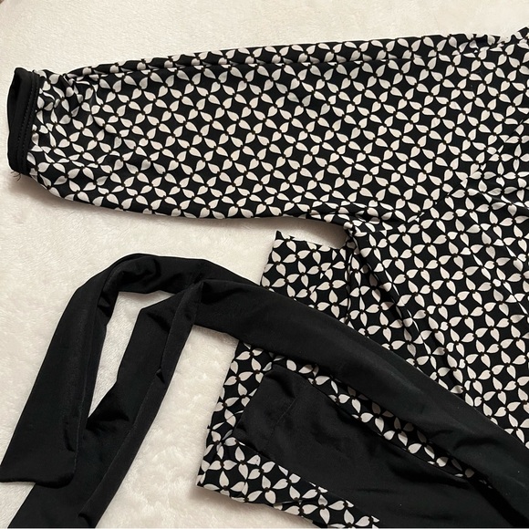 BCBGMaxazria - Picture 4 of 13